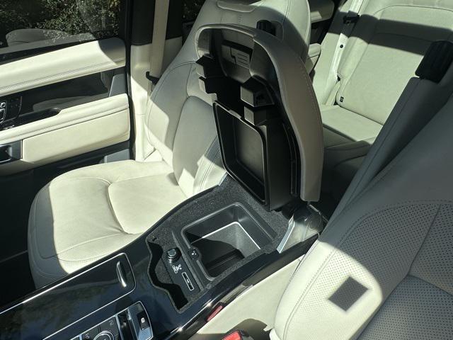 Photo of 2021 Fuji White Land Rover Range Rover