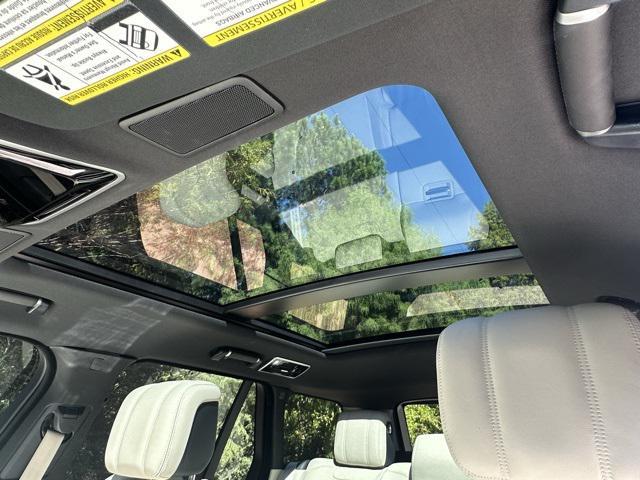Photo of 2021 Fuji White Land Rover Range Rover