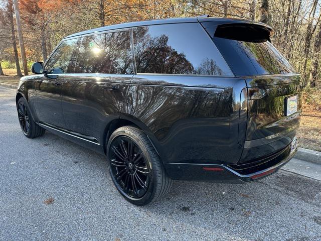 Photo of 2025 Santorini Black Land Rover Range Rover