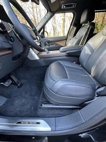 Photo of 2025 Santorini Black Land Rover Range Rover