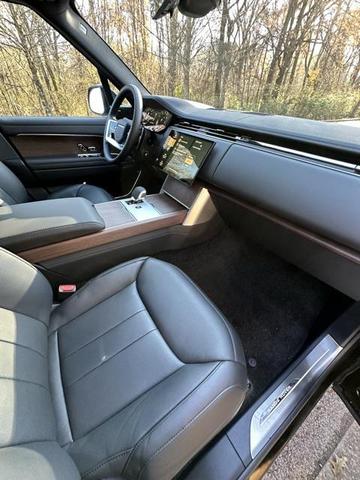Photo of 2025 Santorini Black Land Rover Range Rover