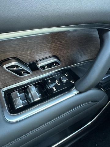 Photo of 2025 Santorini Black Land Rover Range Rover