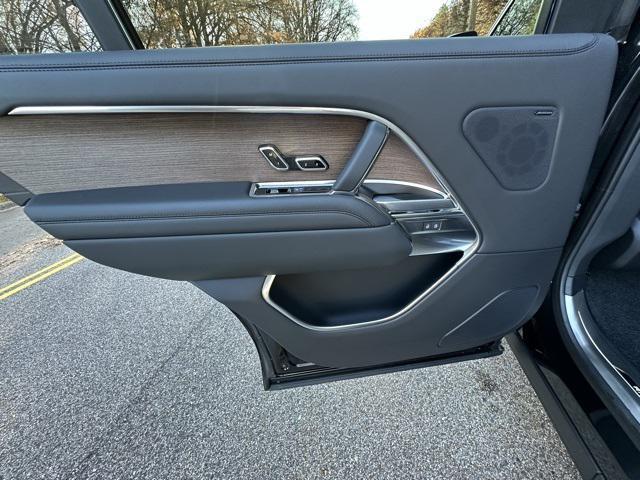 Photo of 2025 Santorini Black Land Rover Range Rover