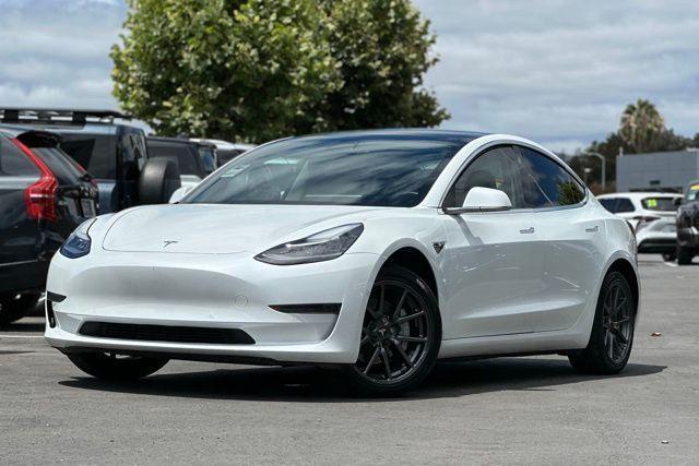 Photo of 2020 White Tesla Model 3