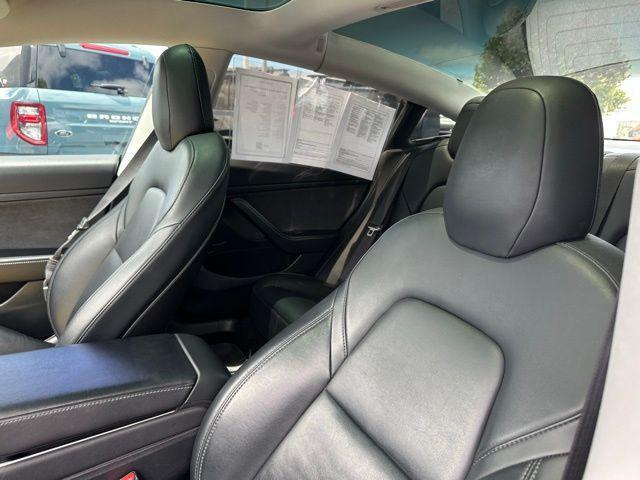 Photo of 2020 White Tesla Model 3