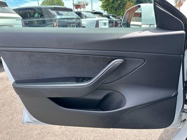 Photo of 2020 White Tesla Model 3