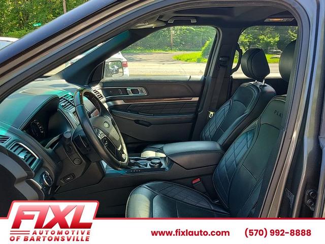 Photo of 2017 Smoked Quartz Metallic Tinted Clearcoat Ford Explorer