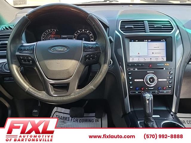 Photo of 2017 Smoked Quartz Metallic Tinted Clearcoat Ford Explorer