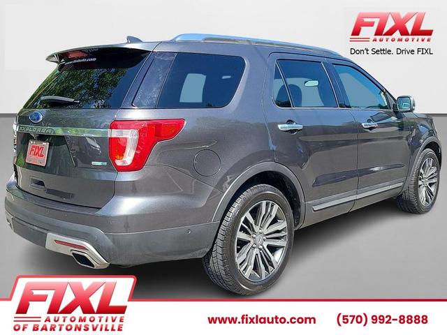 Photo of 2017 Smoked Quartz Metallic Tinted Clearcoat Ford Explorer