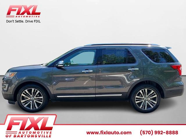 Photo of 2017 Smoked Quartz Metallic Tinted Clearcoat Ford Explorer