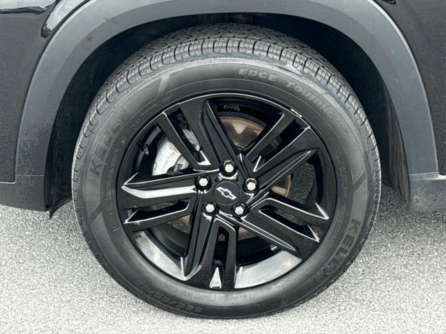 Photo of 2024 Mosaic Black Metallic Chevrolet Trax