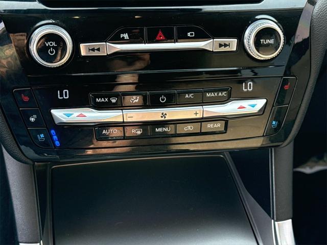 Photo of 2021 Agate Black Metallic Ford Explorer