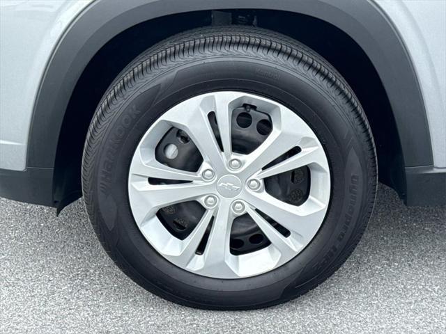 Photo of 2025 Sterling Gray Metallic Chevrolet Trax
