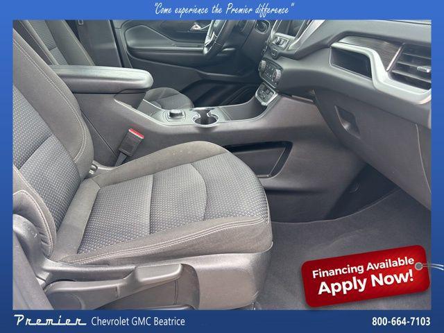 Photo of 2022 Summit White GMC Terrain