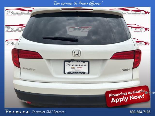 Photo of 2017 White Diamond Pearl Honda Pilot
