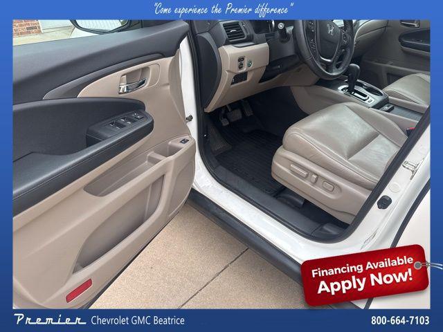 Photo of 2017 White Diamond Pearl Honda Pilot