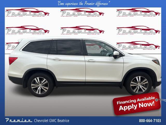 Photo of 2017 White Diamond Pearl Honda Pilot