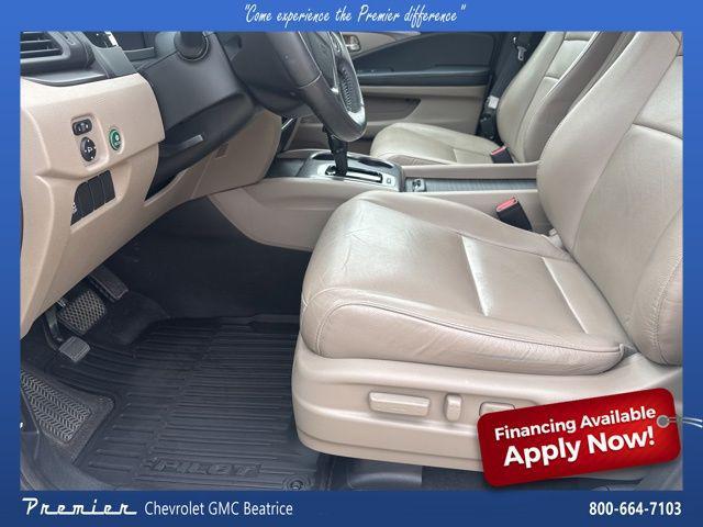 Photo of 2017 White Diamond Pearl Honda Pilot