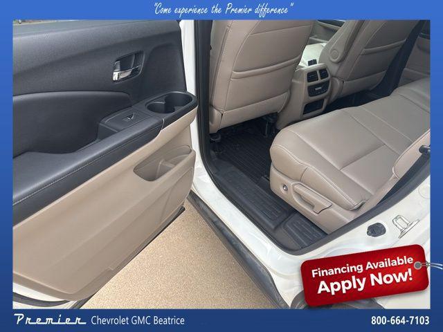 Photo of 2017 White Diamond Pearl Honda Pilot