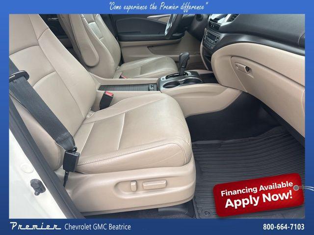 Photo of 2017 White Diamond Pearl Honda Pilot