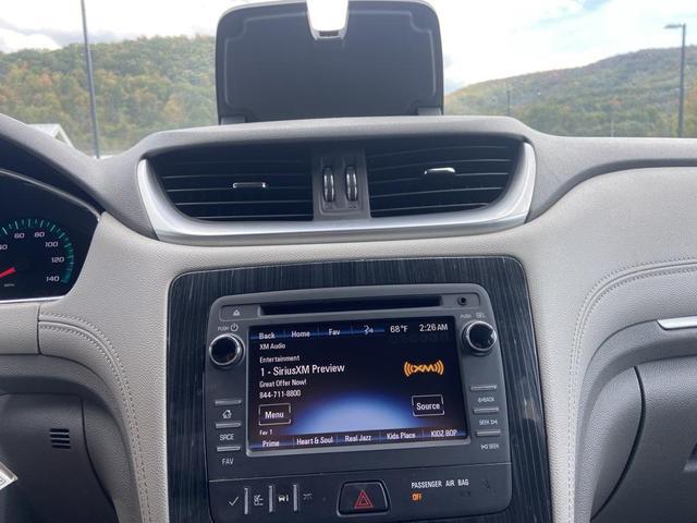 Photo of 2015 Silver Ice Metallic Chevrolet Traverse