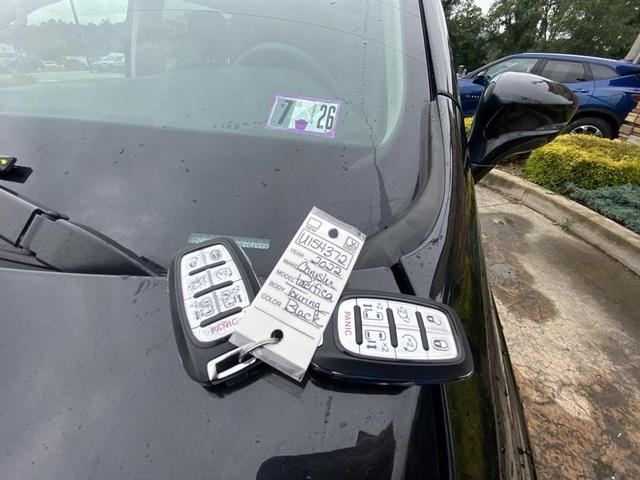 Photo of 2022 Brilliant Black Crystal Pearlcoat Chrysler Pacifica