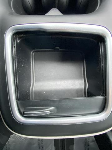 Photo of 2022 Brilliant Black Crystal Pearlcoat Chrysler Pacifica