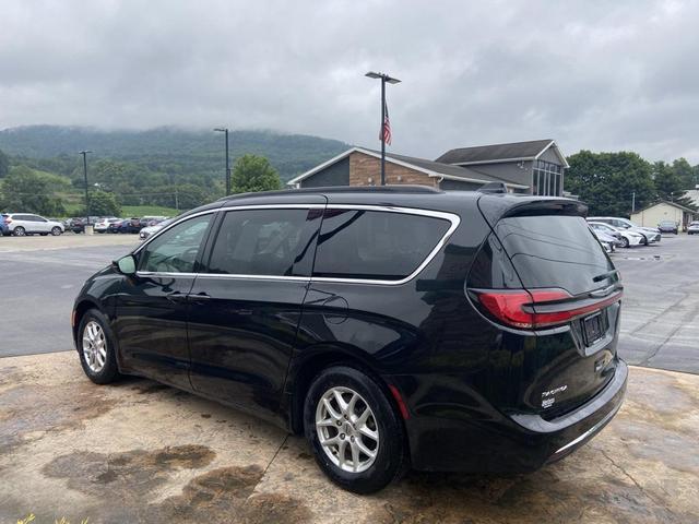 Photo of 2022 Brilliant Black Crystal Pearlcoat Chrysler Pacifica