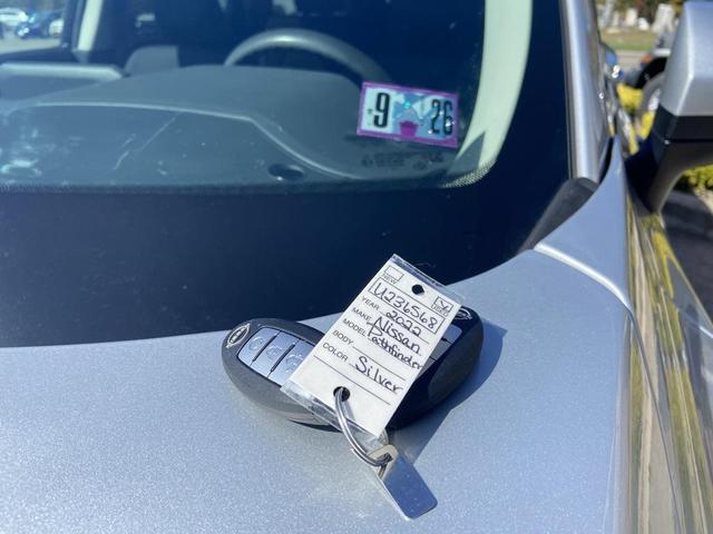 Photo of 2022 Brilliant Silver Metallic Nissan Pathfinder