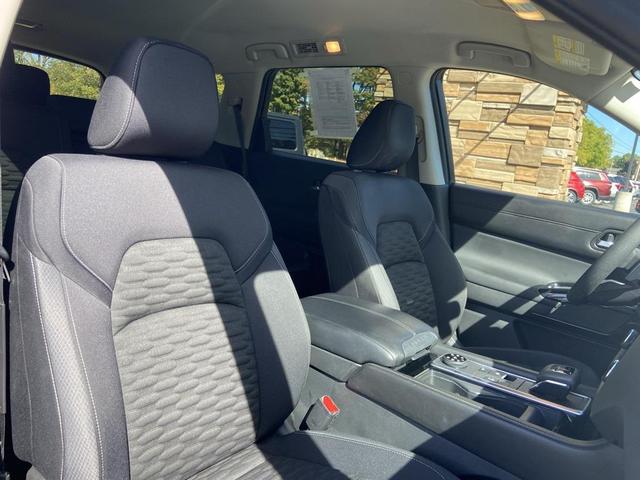 Photo of 2022 Brilliant Silver Metallic Nissan Pathfinder