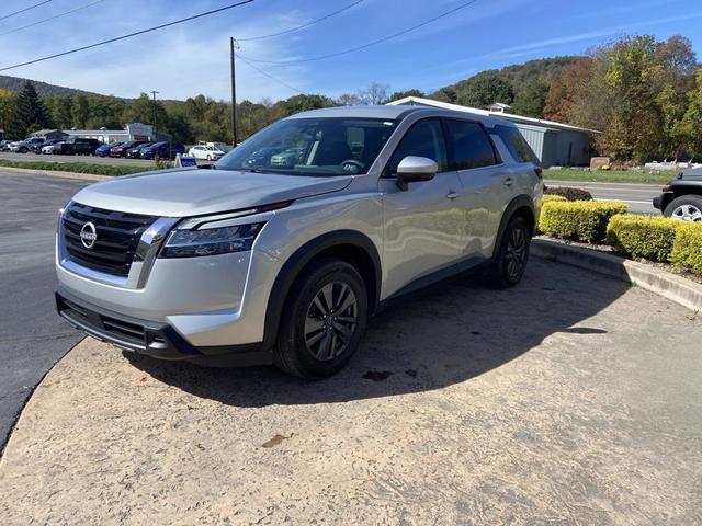 Photo of 2022 Brilliant Silver Metallic Nissan Pathfinder