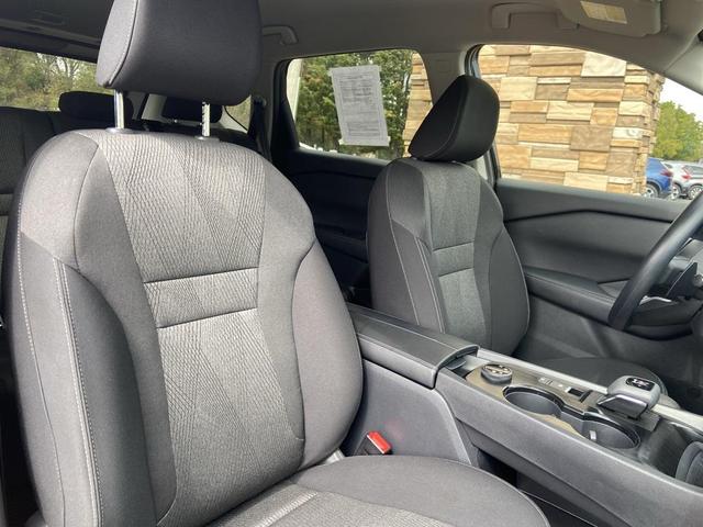 Photo of 2024 Super Black Nissan Rogue
