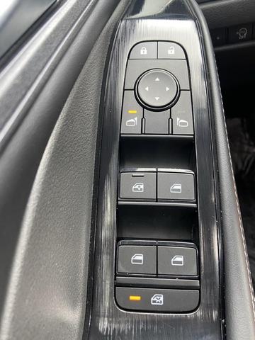 Photo of 2024 Super Black Nissan Rogue
