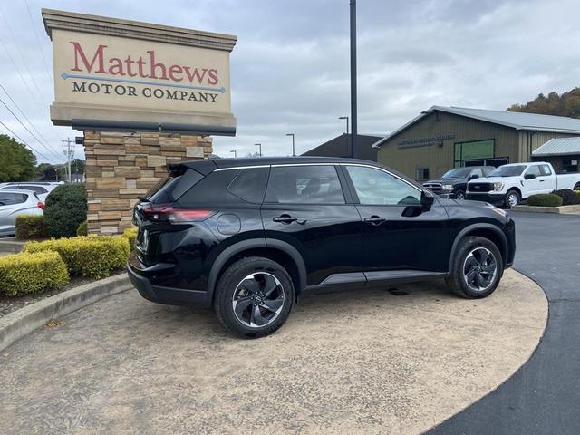 Photo of 2024 Super Black Nissan Rogue