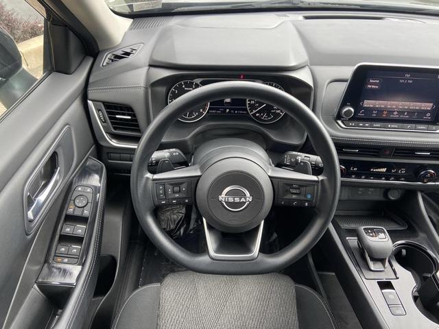 Photo of 2024 Super Black Nissan Rogue