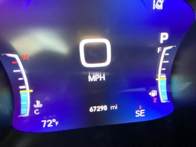 Photo of 2023 Bright White Clearcoat Chrysler Pacifica