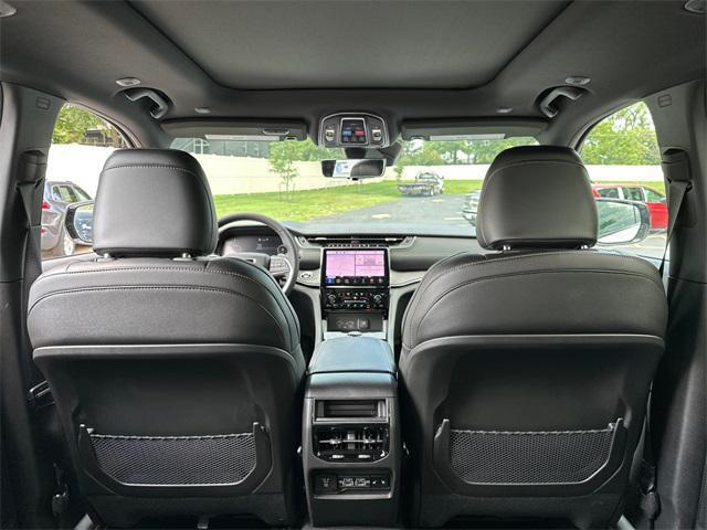 Photo of 2025 White Jeep Grand Cherokee