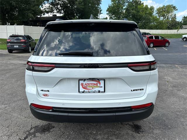 Photo of 2025 White Jeep Grand Cherokee