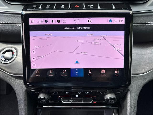 Photo of 2025 White Jeep Grand Cherokee