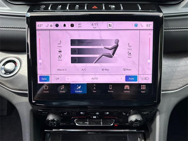 Photo of 2025 White Jeep Grand Cherokee