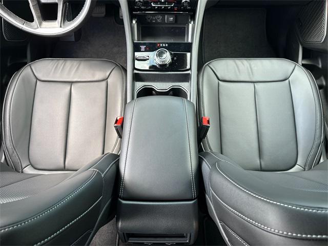 Photo of 2025 White Jeep Grand Cherokee