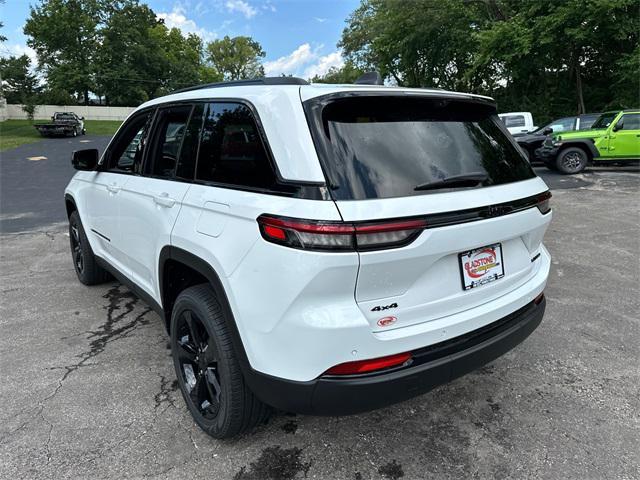 Photo of 2025 White Jeep Grand Cherokee