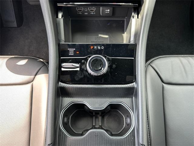 Photo of 2025 White Jeep Grand Cherokee