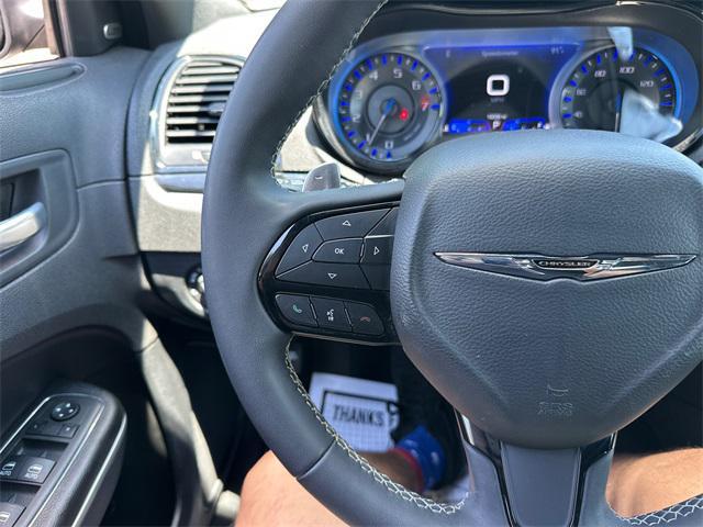 Photo of 2022 Granite Crystal Metallic Clearcoat Chrysler 300