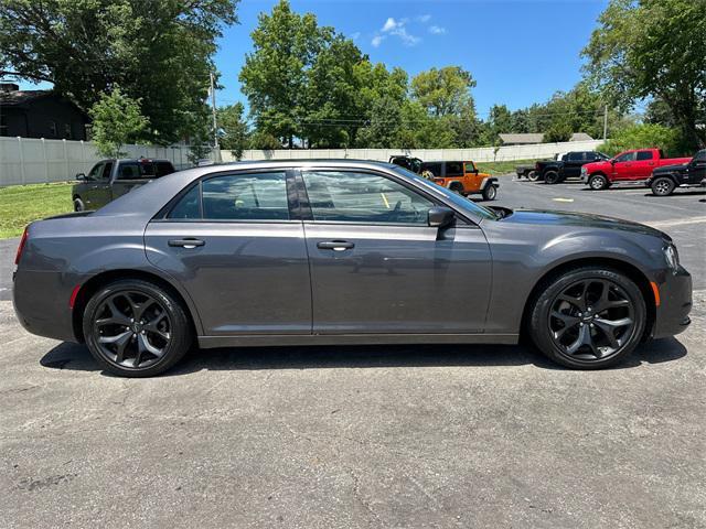 Photo of 2022 Granite Crystal Metallic Clearcoat Chrysler 300