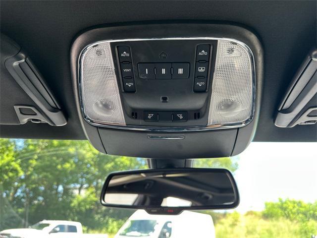 Photo of 2022 Granite Crystal Metallic Clearcoat Chrysler 300
