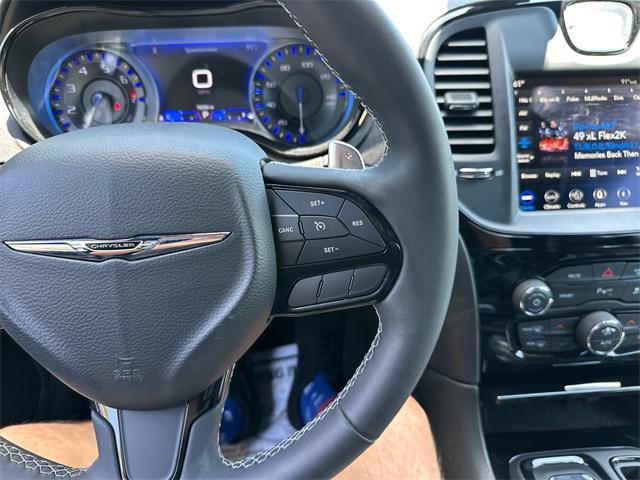 Photo of 2022 Granite Crystal Metallic Clearcoat Chrysler 300