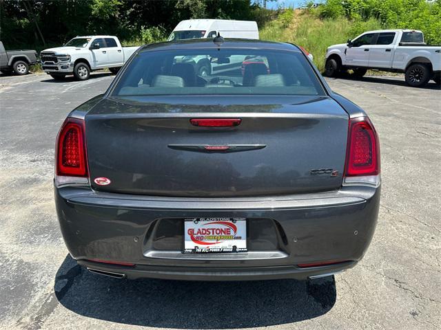 Photo of 2022 Granite Crystal Metallic Clearcoat Chrysler 300