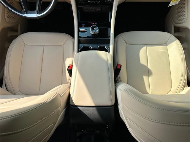 Photo of 2025 White Jeep Grand Cherokee L