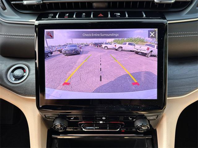 Photo of 2025 White Jeep Grand Cherokee L